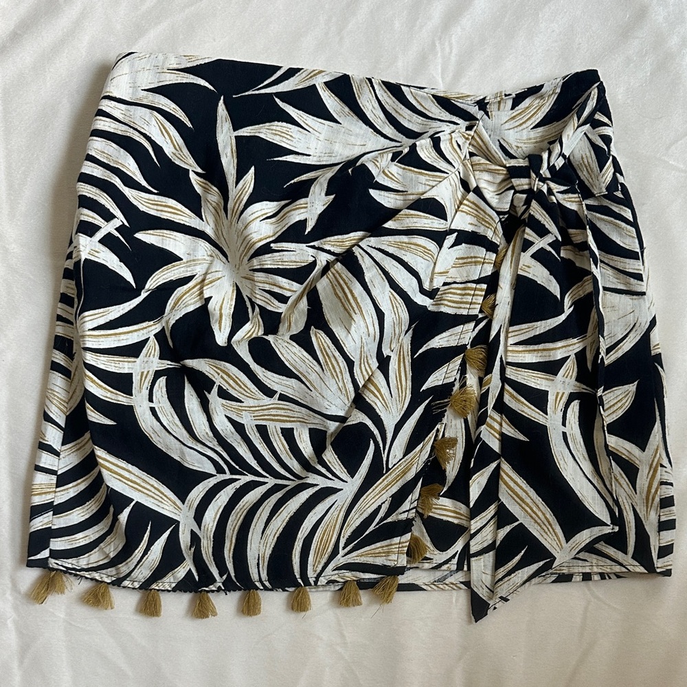 Zara Black and White Leaf Print Mini Skirt